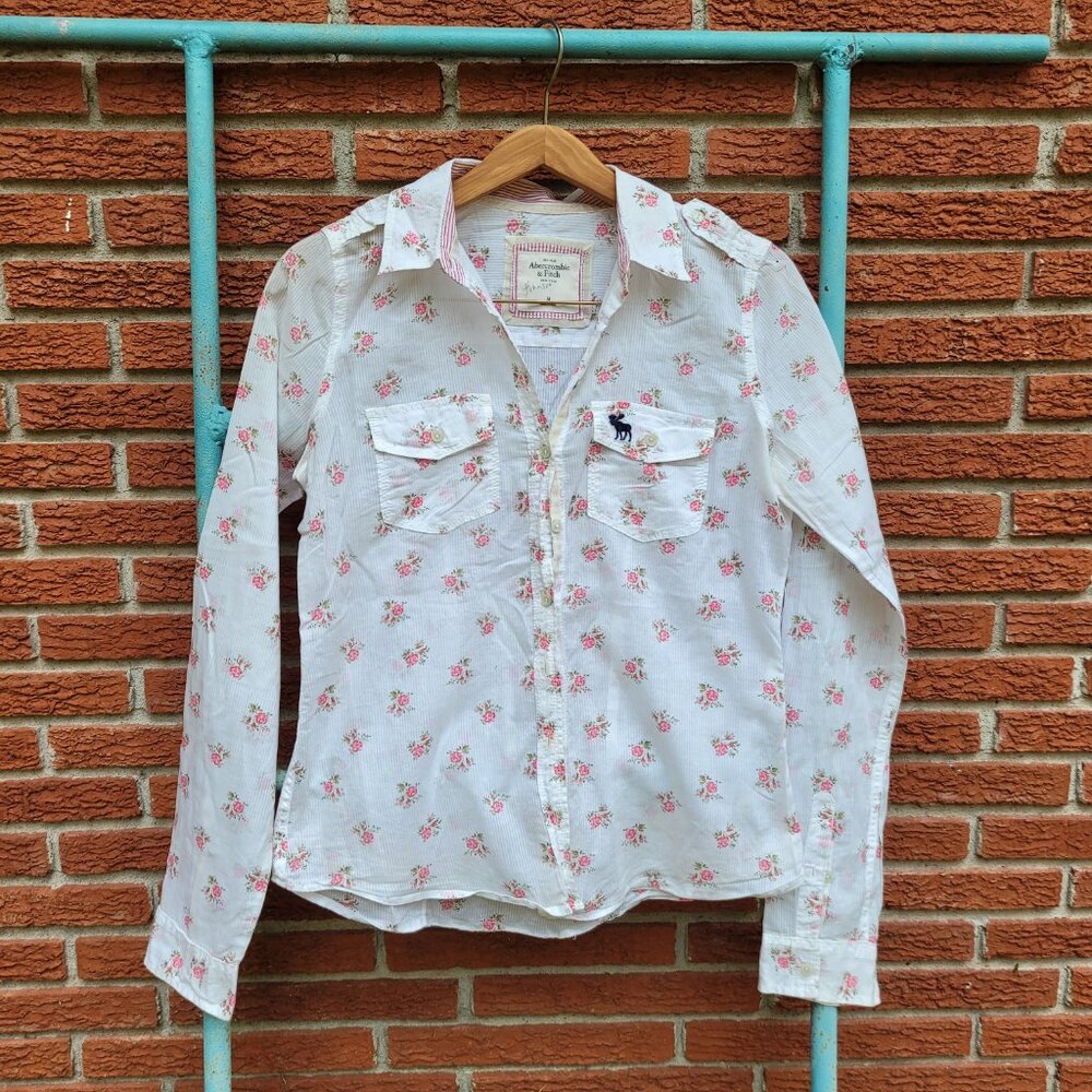 Abercrombie & Fitch White & Pink Floral Button-Up Cottagecore Romance size med.